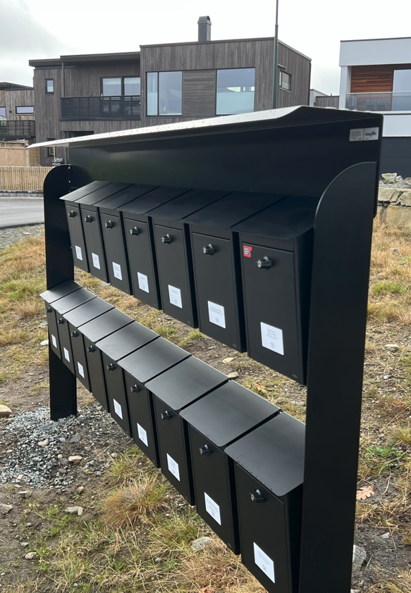 Postkassestativ samlestativ til postkasser