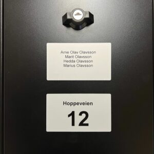 navnskilt og etikett til postkasse tomaks