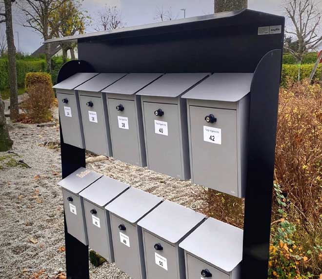 poste postkassestativ fra tomaks med postkasser